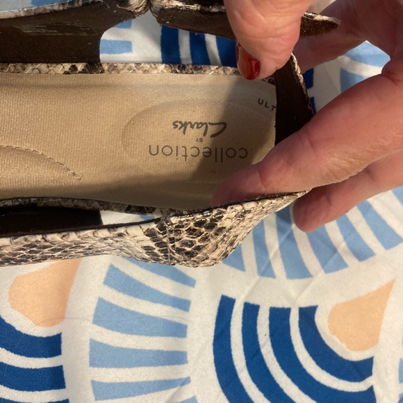 Clarks collection taupe snake New sling back shoes. - Picture 8 of 10